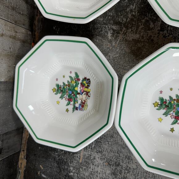 NIKKO Christmas Time Octagon Serving Bowls Set Of 4 Christmas Tree Presents 7" - Picture 7 of 9